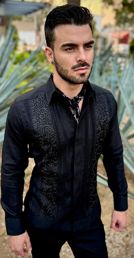 Dark guayabera